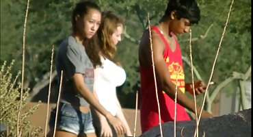 sex cô gái giúp người vô gia cư Sofia Lee mất sex gái xinh nó ở khắp mọi nơi cho một creampie.