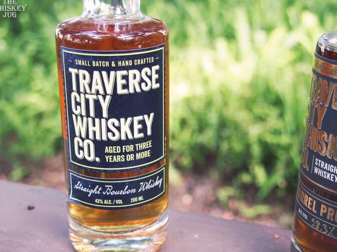Descubre la historia y el sabor del bourbon de Traverse City en un sorbo